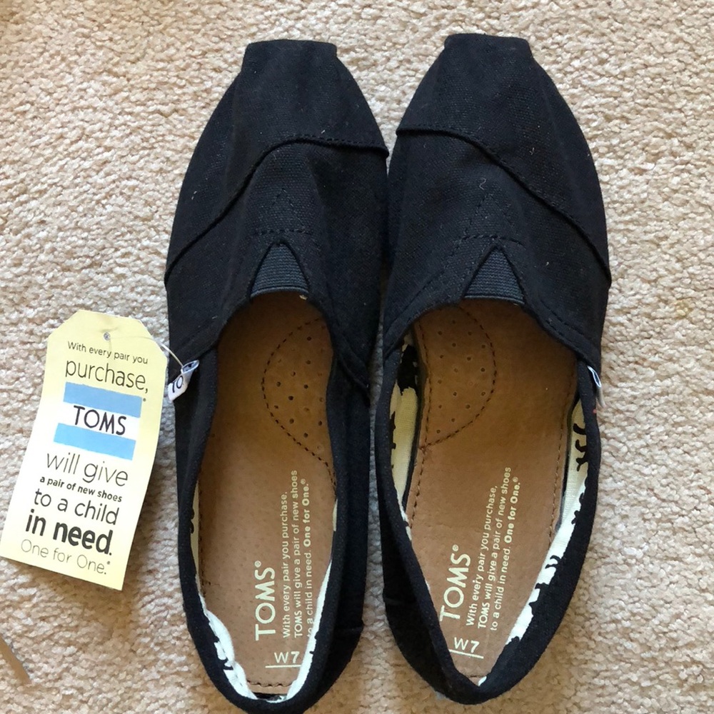 TOMS Women’s Size 7 flats
